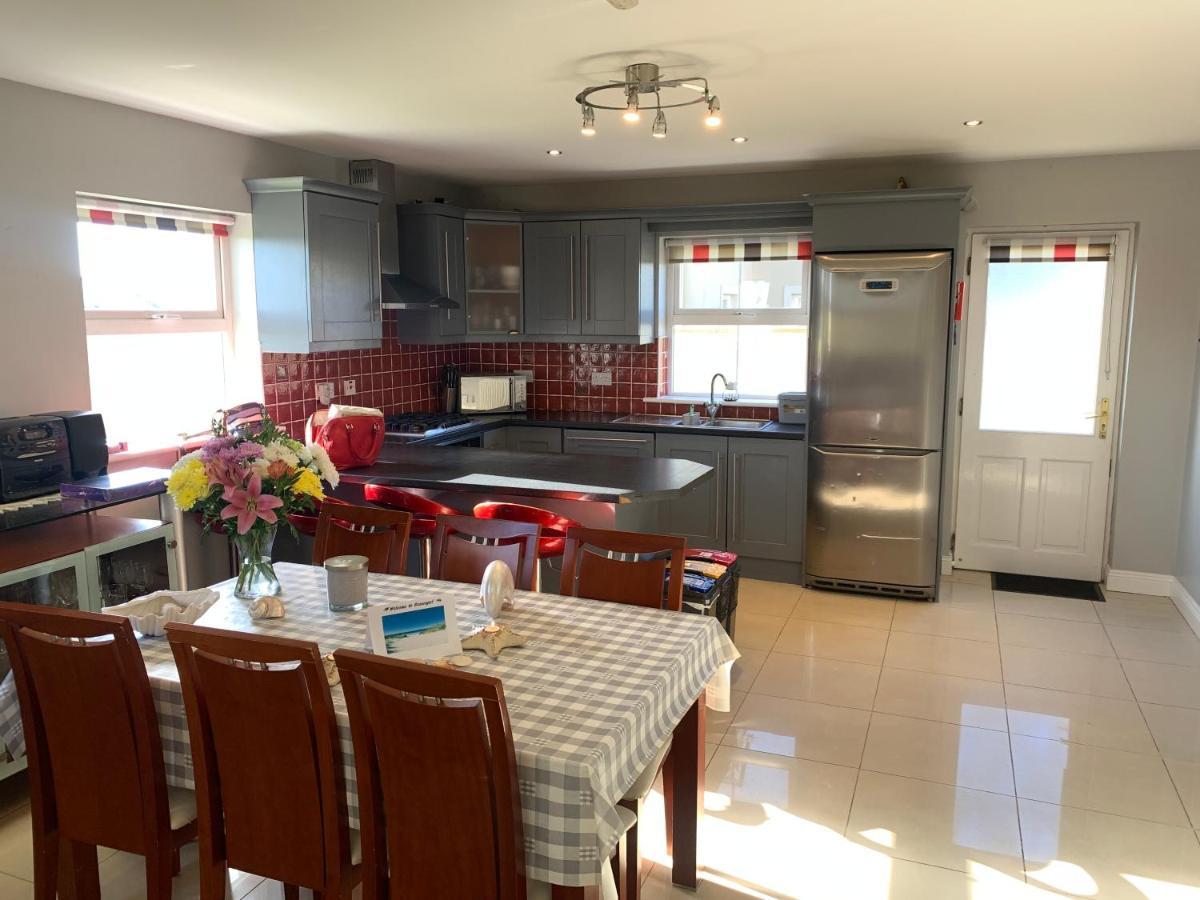 Seascape On The Edge Of Town: 4 Beds All Ensuite. Belmullet ภายนอก รูปภาพ