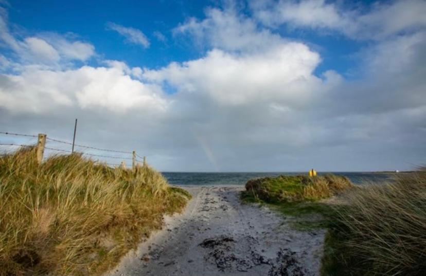 Seascape On The Edge Of Town: 4 Beds All Ensuite. Belmullet ภายนอก รูปภาพ