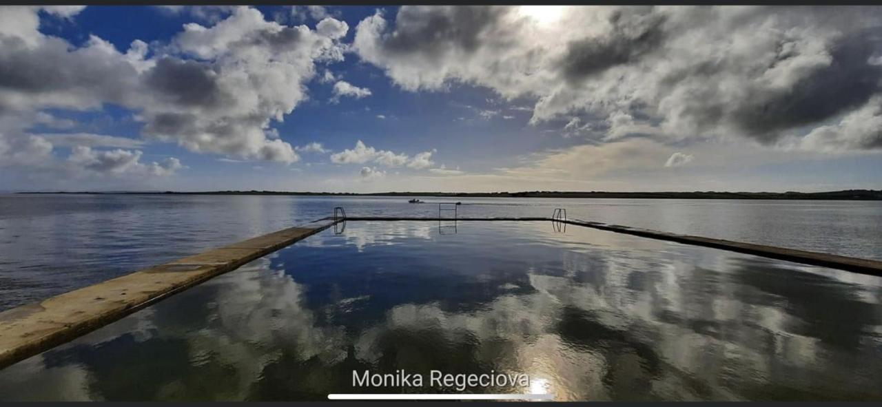 Seascape On The Edge Of Town: 4 Beds All Ensuite. Belmullet ภายนอก รูปภาพ
