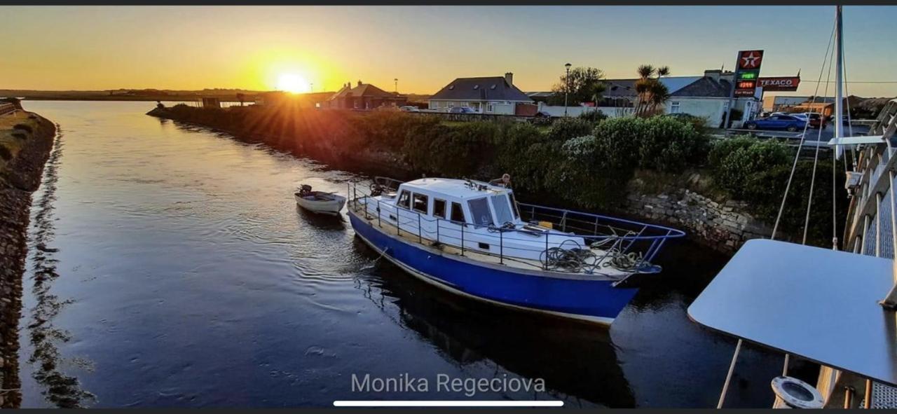 Seascape On The Edge Of Town: 4 Beds All Ensuite. Belmullet ภายนอก รูปภาพ