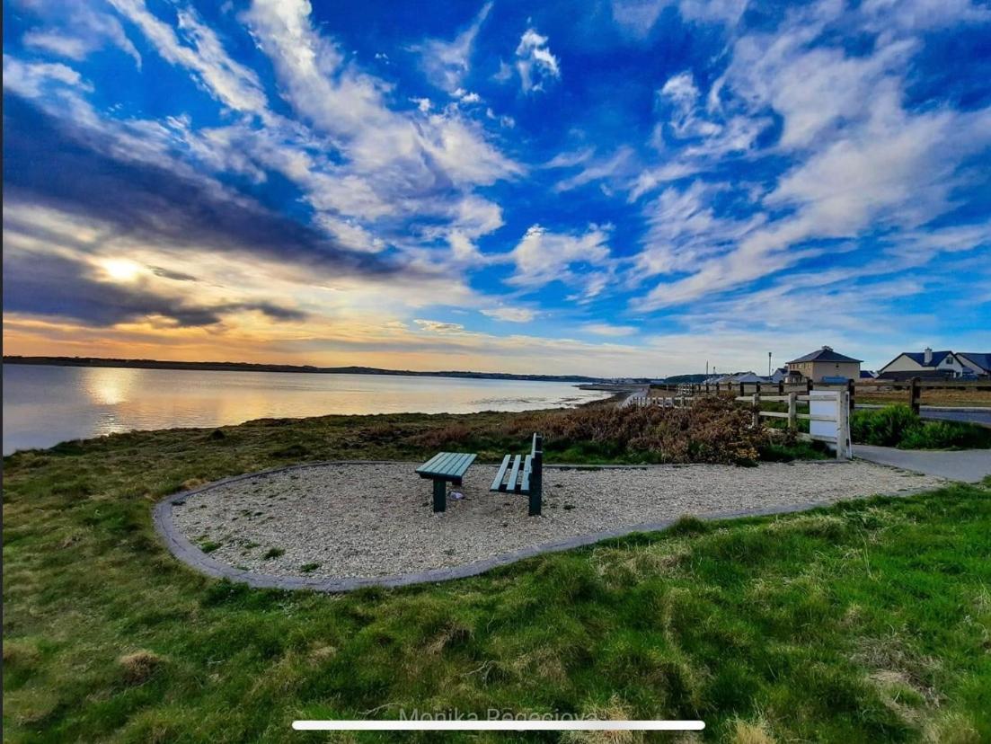 Seascape On The Edge Of Town: 4 Beds All Ensuite. Belmullet ภายนอก รูปภาพ