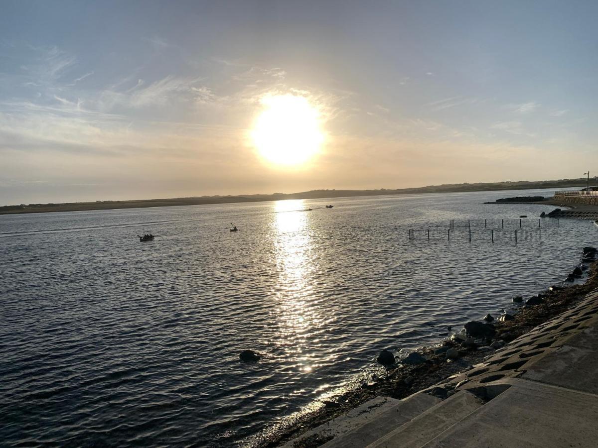 Seascape On The Edge Of Town: 4 Beds All Ensuite. Belmullet ภายนอก รูปภาพ