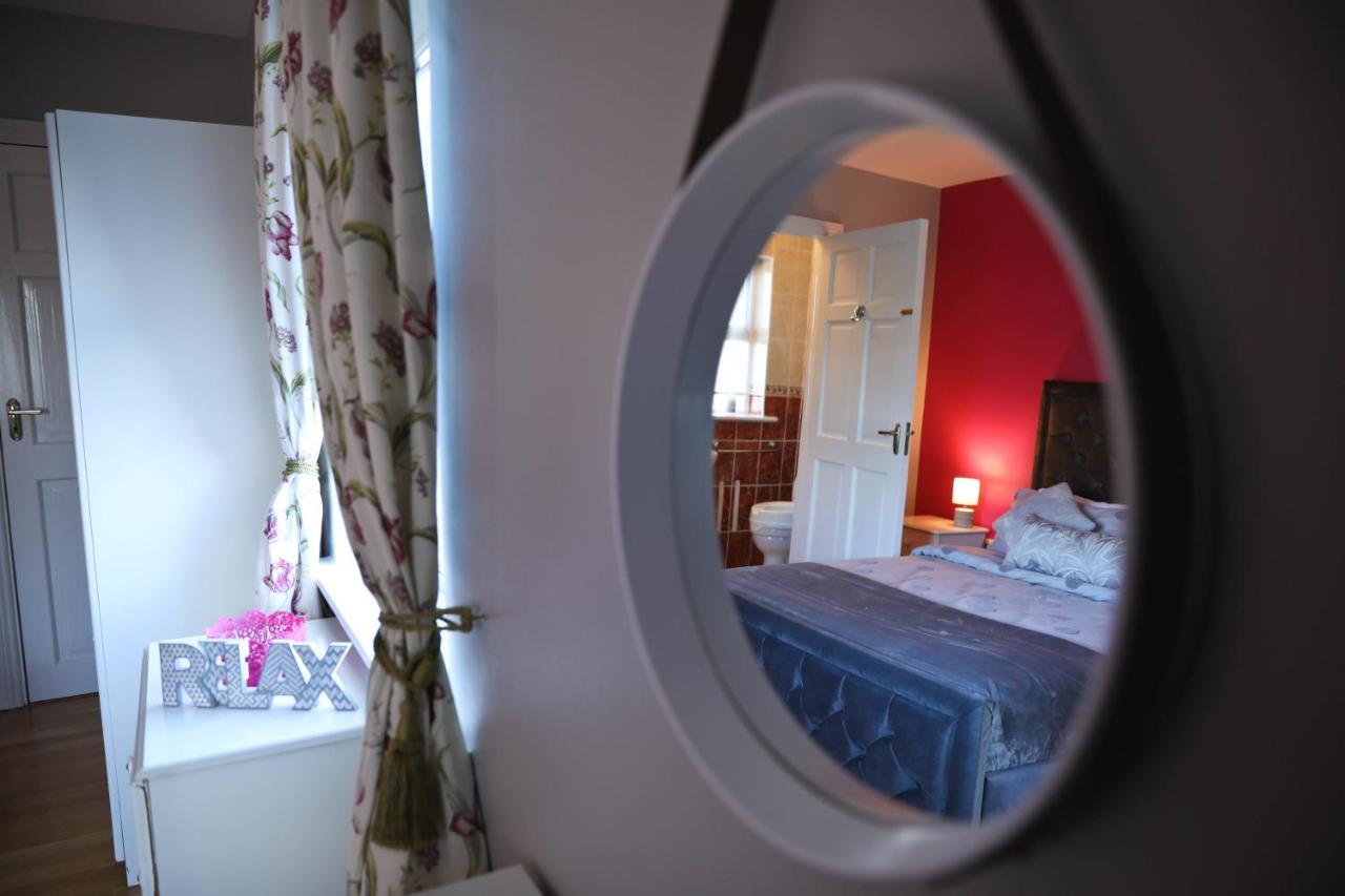 Seascape On The Edge Of Town: 4 Beds All Ensuite. Belmullet ภายนอก รูปภาพ